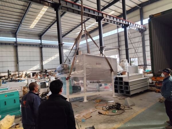 Máquina_de_molino_de_pellets_de_alimentación_de_4t_por_hora_para_una_clienta_de_Kenia 3