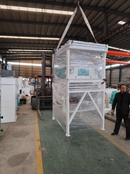 Máquina_de_molino_de_pellets_de_alimentación_de_4t_por_hora_para_una_clienta_de_Kenia 5